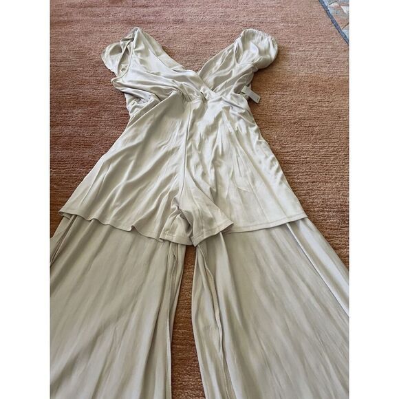 NWOT EXPRESS Satin Flutter Sleeve Culotte Jumpsuit champagne  Color Sz  XXS - Picture 11 of 11